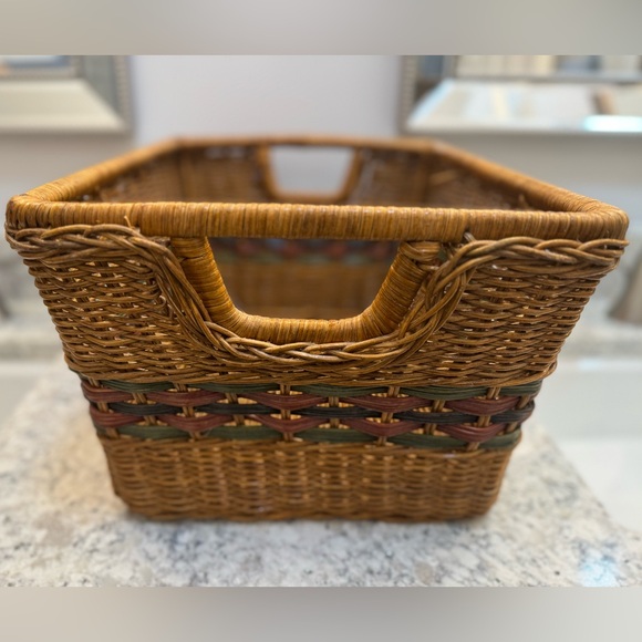 Signature Basket by The Homemaker Collection. Metal Frame Early 2000’s - Picture 3 of 15